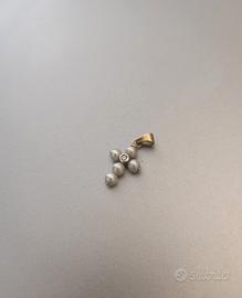 Ciondolo a forma di croce perle oro e brillanti