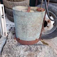 vecchia pompa in rame 