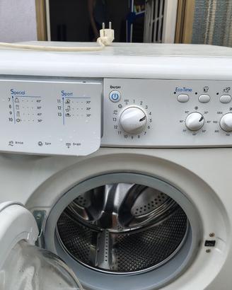 Lavatrice Indesit IWC6103 usata