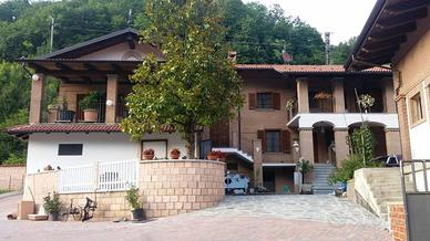 Rustico / Casale di 500 m² con più di 5 locali e b