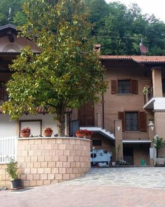 Rustico / Casale di 500 m² con più di 5 locali e b