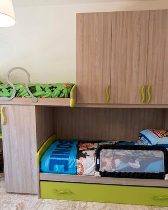 Cameretta con letto a soppalco 