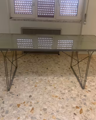 Tavolo con sei sedie