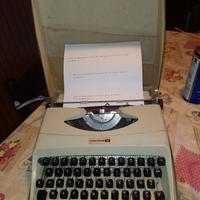 Macchina da scrivere Olivetti Underwood 18