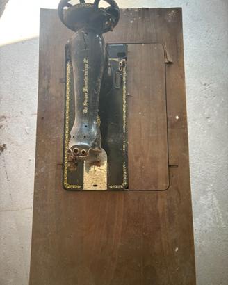 Macchina da cucire Singer 128K del 1913 con mobile