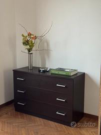 Cassettiera in legno scuro