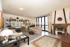 QUADRILOCALE CON TERRAZZO. BOX E CANTINA INCLUSI N