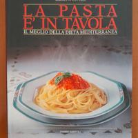 LA PASTA È IN TAVOLA.Il meglio dieta mediterranea