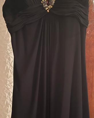Vestito elegante nero con dettaglio gioiello