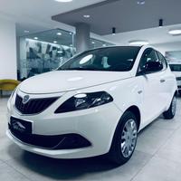 Lancia Ypsilon 1.0 firefly hybrid Silver