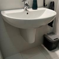 Lavandino e bidet in ceramica