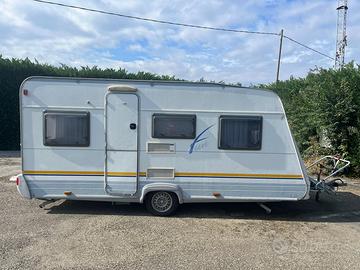 Roulotte Burstner 4363 con veranda