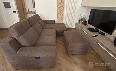 Divano e pouf di poltrone e sofà