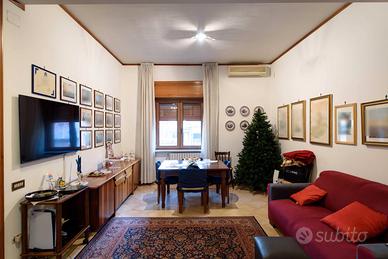 Appartamento in stabile d'epoca con box auto