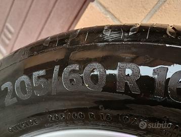 4 gomme estive 205/60/16 dot 2023 Perfette