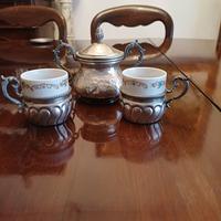 due tazze caffè e zuccheriera peltro