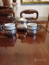 due tazze caffè e zuccheriera peltro