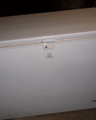 Congelatore a pozzetto 250litri Indesit