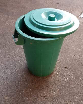 Bidone in plastica mutiuso (foglie,rifiuti,acqua)