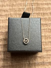 Collana Michael Kors in argento sterling e logo in