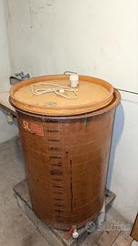 contenitore per vino in vetroresina 