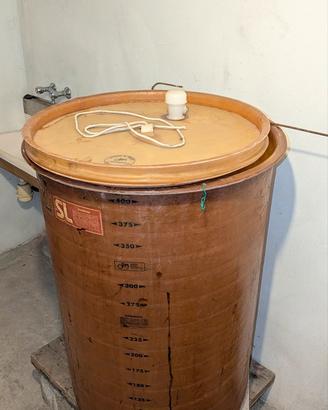 contenitore per vino in vetroresina 