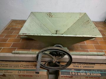 Pigiatrice uva manuale