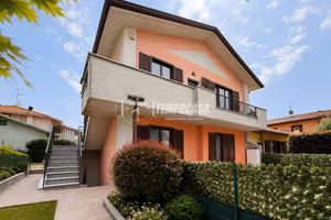 TRILOCALE CON TERRAZZO E GIARDINO