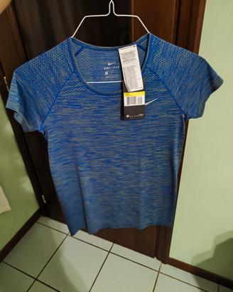 Maglietta Nike dry-fit con cartellino