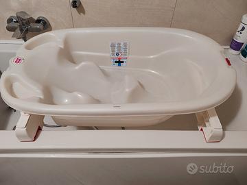 vaschetta bagno  per neonati compreso di barre. 