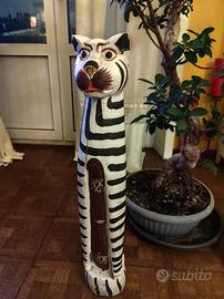gatto in legno indonesiano dipinto a mano 