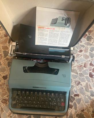 Macchina da scrivere Olivetti lettera 32