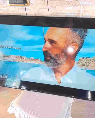 Samsung UE50HU6900DXZT è uno Smart TV LED da 50