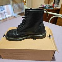 anfibi dr. martens 