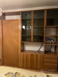 Mobile parete attrezzata con letto a scomparsa