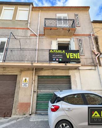 Casa indipendente di 300 m² con più di 5 locali a 