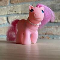 Fakie baby pony con collana made in China