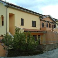 Esclusivo bilocale con giardino e vista sibillini