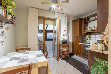 Appartamento di 140 m² con 5 locali e box auto a P
