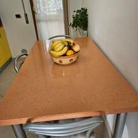 Tavolo da Cucina con Piano in Quarzo e sedie