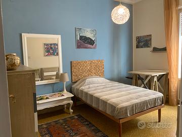 Stanza libera in appartamento abitato,zona Statua