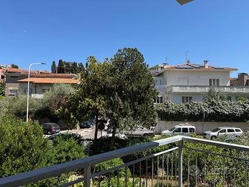 Viale Mameli ampio appartamento con garage