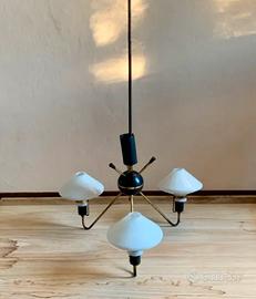Lampadario anni 50 ottone e vetro opalino