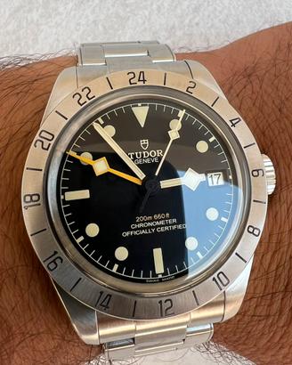 Rudor black bay pro 39 mm