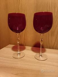 Coppia di bicchieri da vino in vetro color rosso