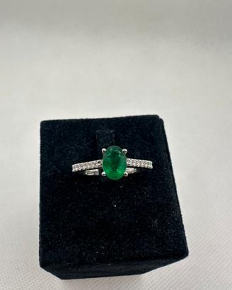 Anello in oro con smeraldo e diamanti