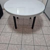 Tavolo rotondo color ghiaccio laccato