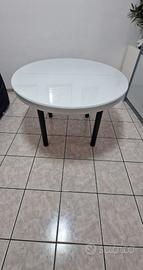 Tavolo rotondo color ghiaccio laccato