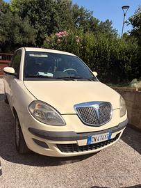 lancia y
