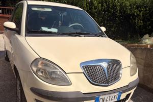 lancia y